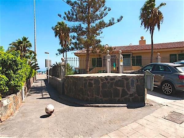 Acuario Las Burras Beach *