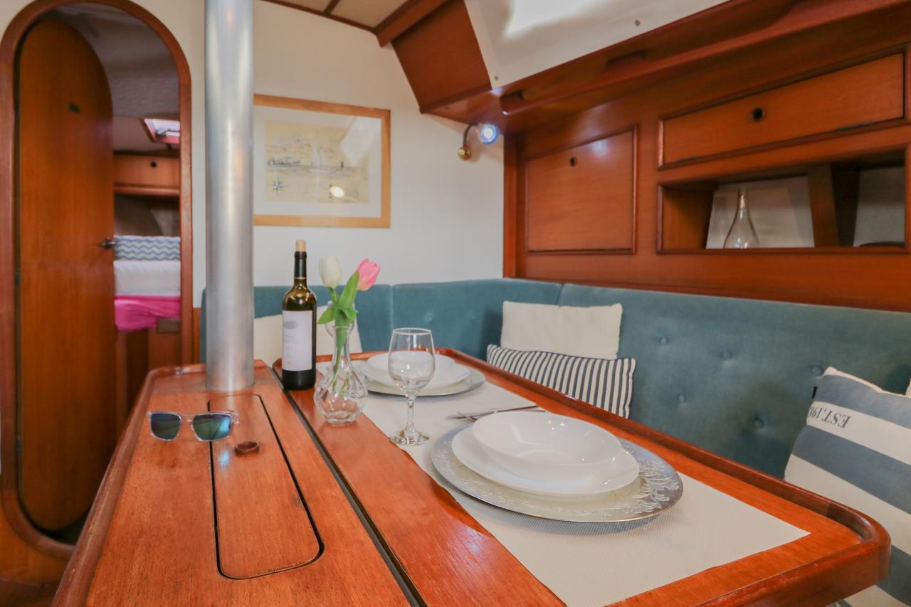 Botel Sailboat Xperience Pasito Blanco