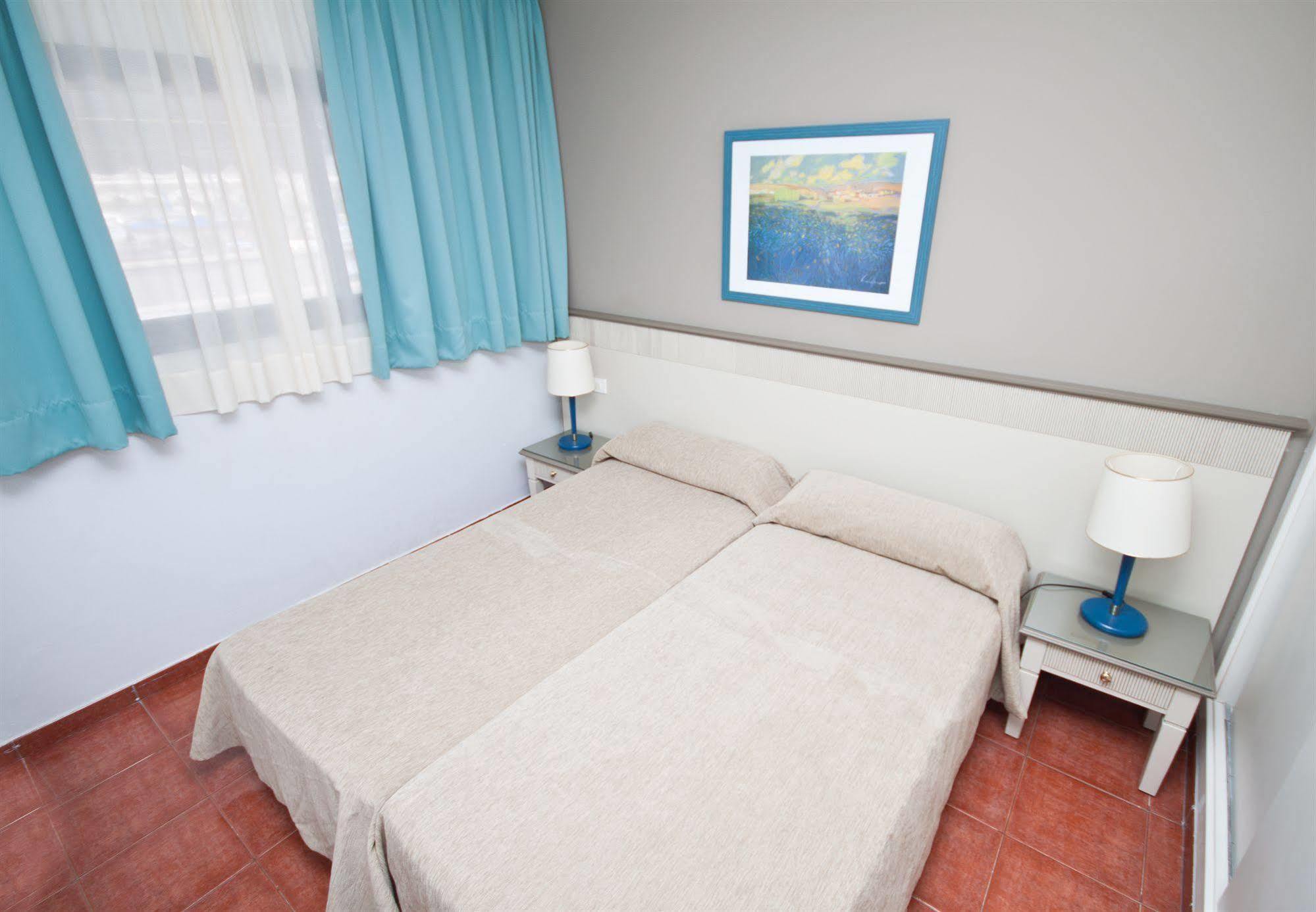 Apartamentos Amadores Beach *