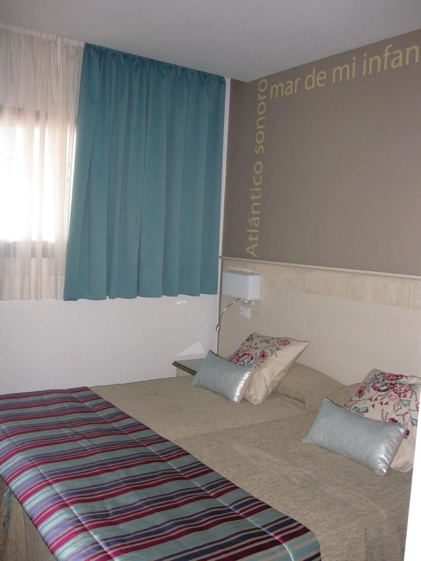 Apartamentos Amadores Beach *