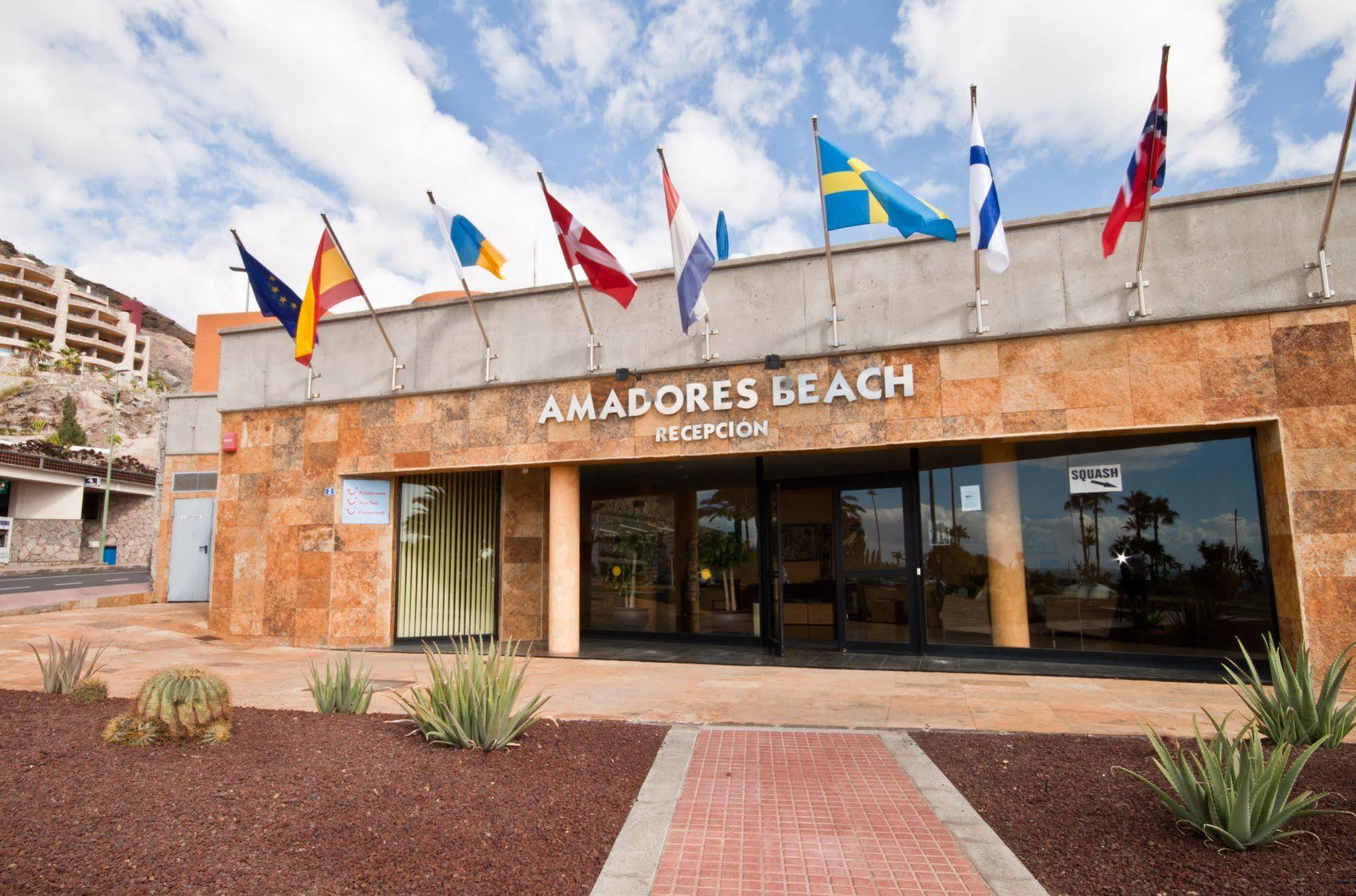 Apartamentos Amadores Beach Apartment *