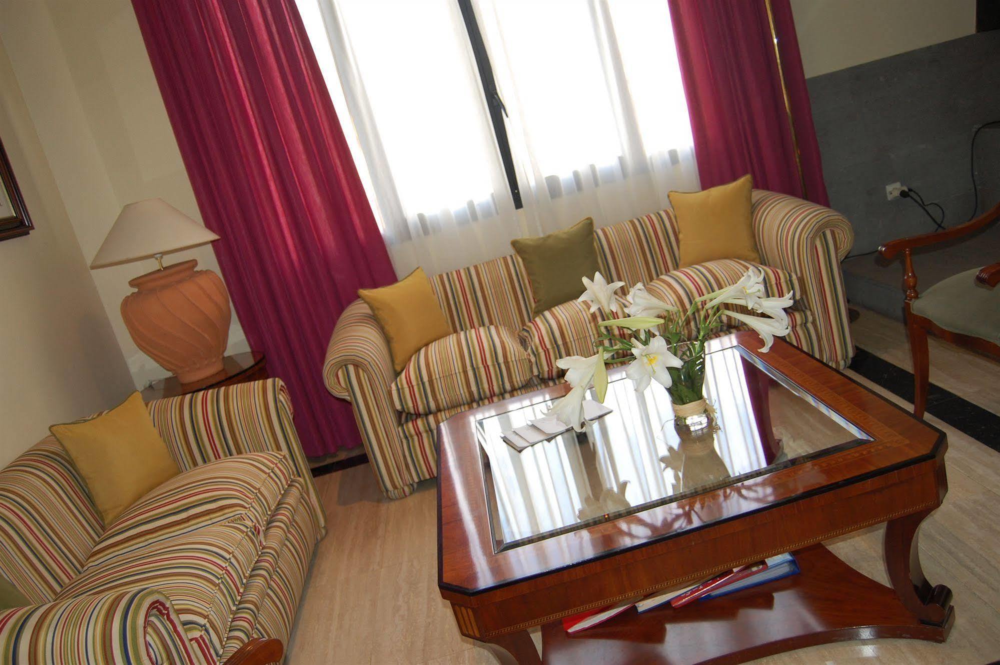 Escuela Hotel 4*
