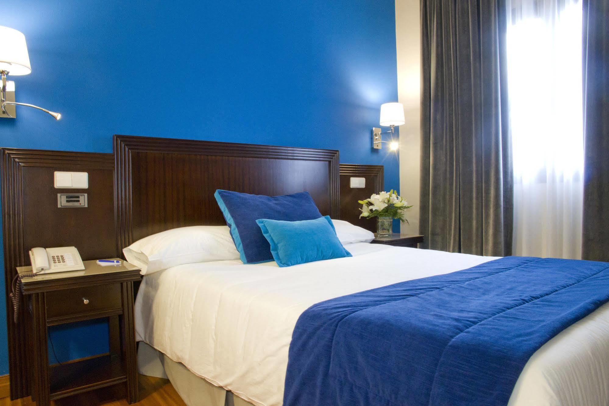Escuela Hotel 4*
