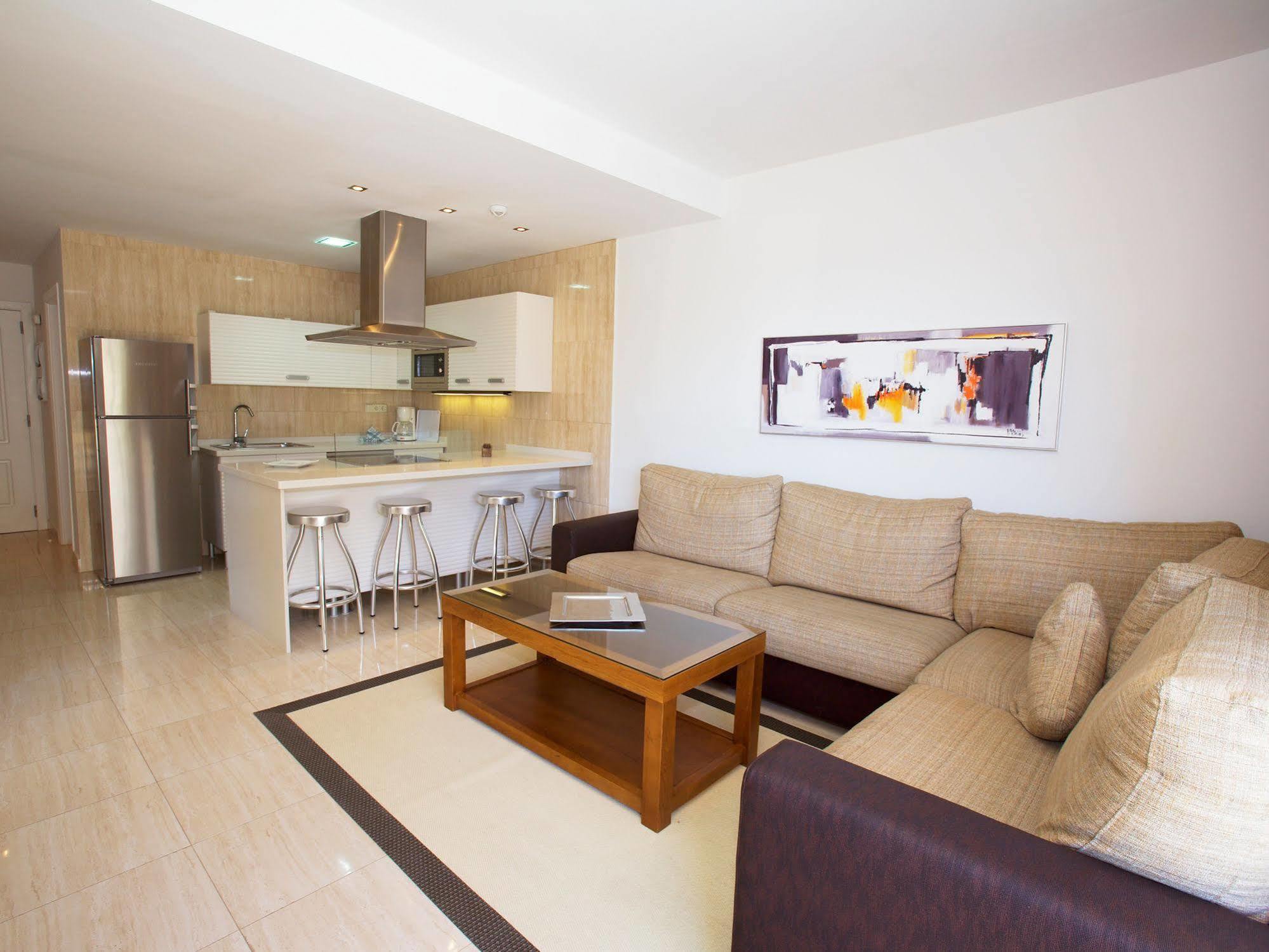 Holiday Club Sol Amadores Aparthotel 4*