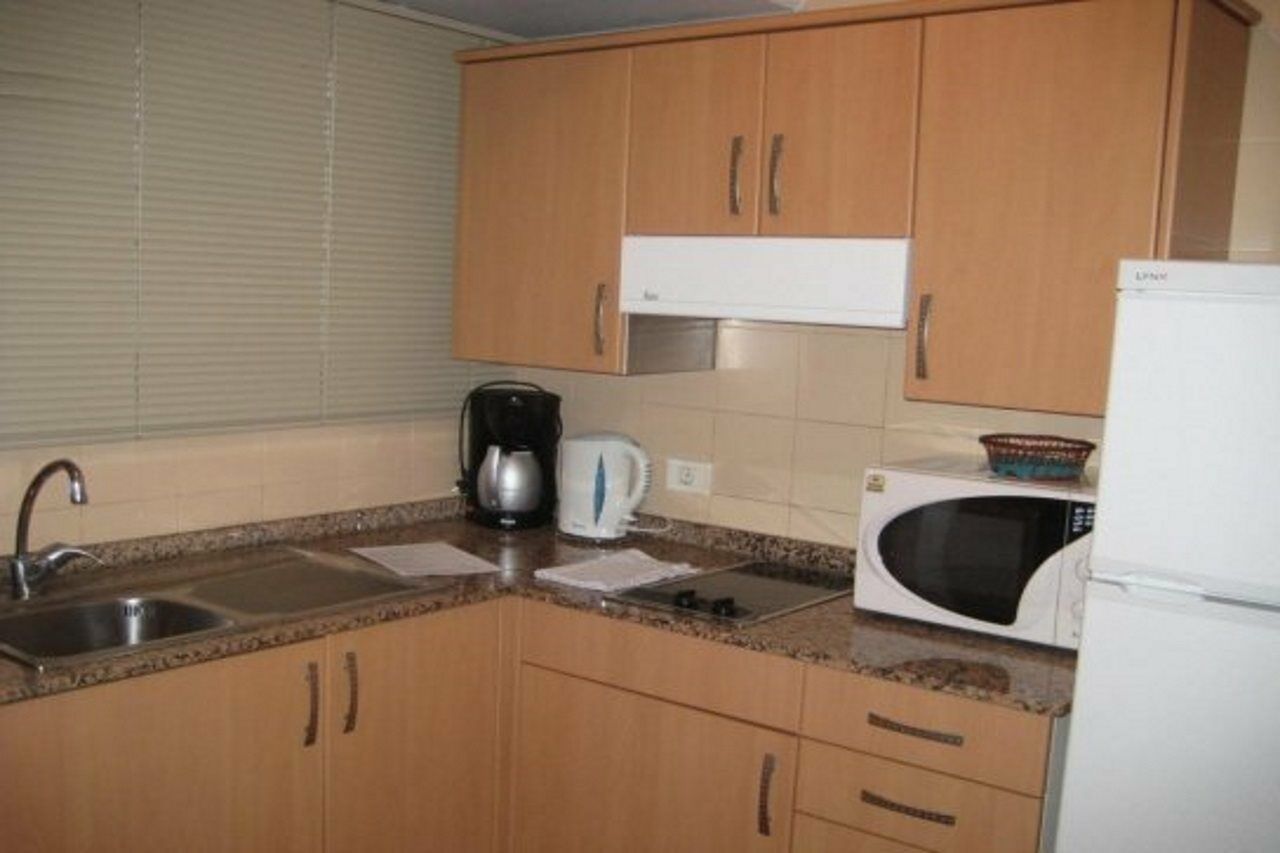 Apartamentos Amadores Beach Apartment *