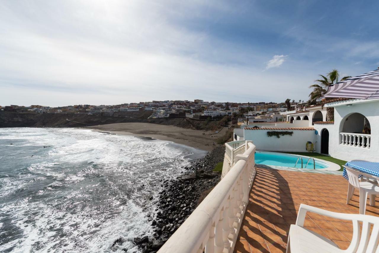 Coki Deluxe - First Line Of The Villa Telde