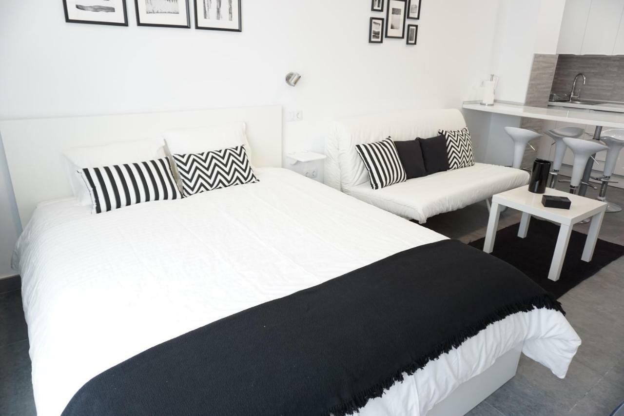 Black & White Canteras