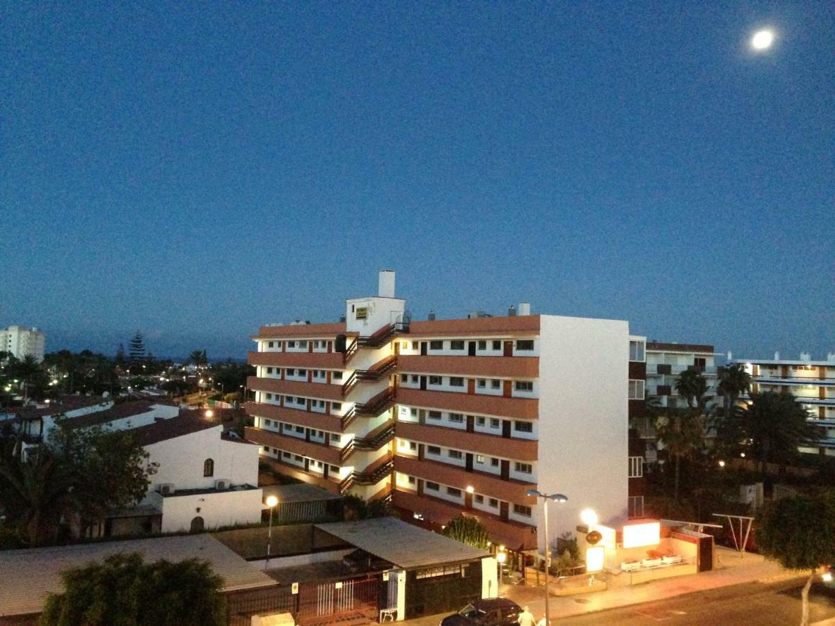 With A View - Playa Del Inglés, Taidia