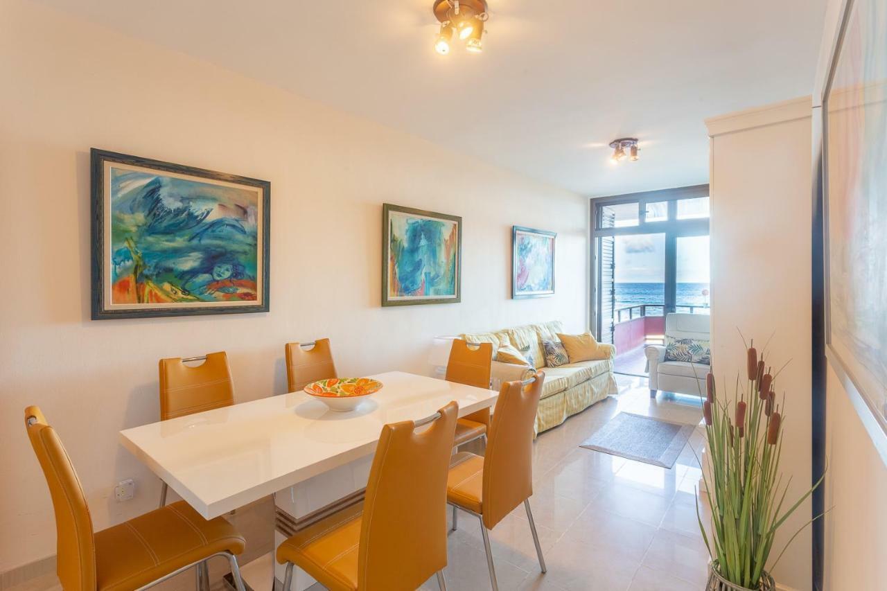 Front Line With Fantastic Terrace. Apartment Telde