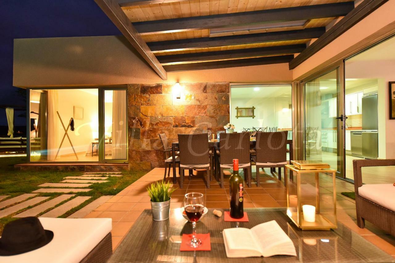 Carlota Salobre Villa *