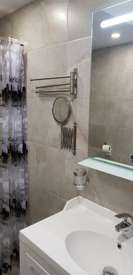 Luxury 2 Bedroom 50 M From Appartement *