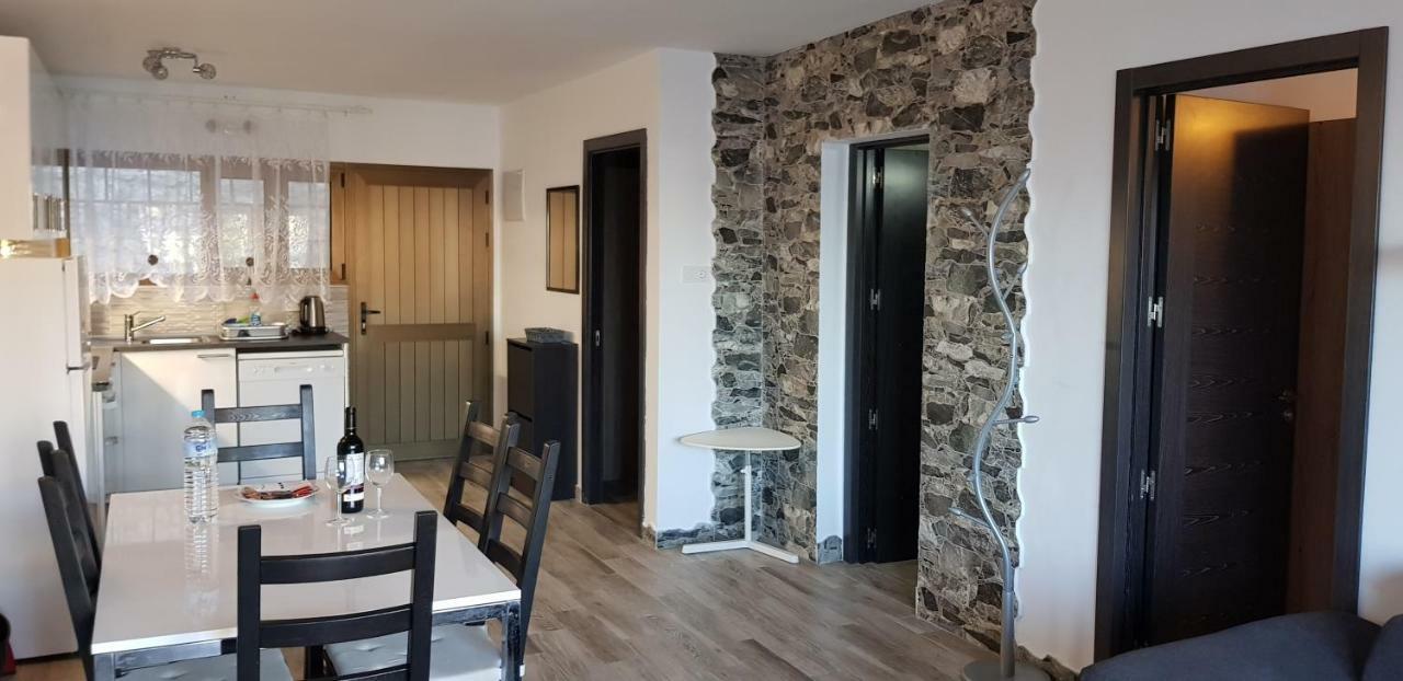 Luxury 2 Bedroom 50 M From Appartement *