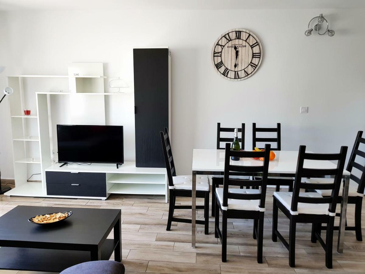 Luxury 2 Bedroom 2 Min From Apartment
