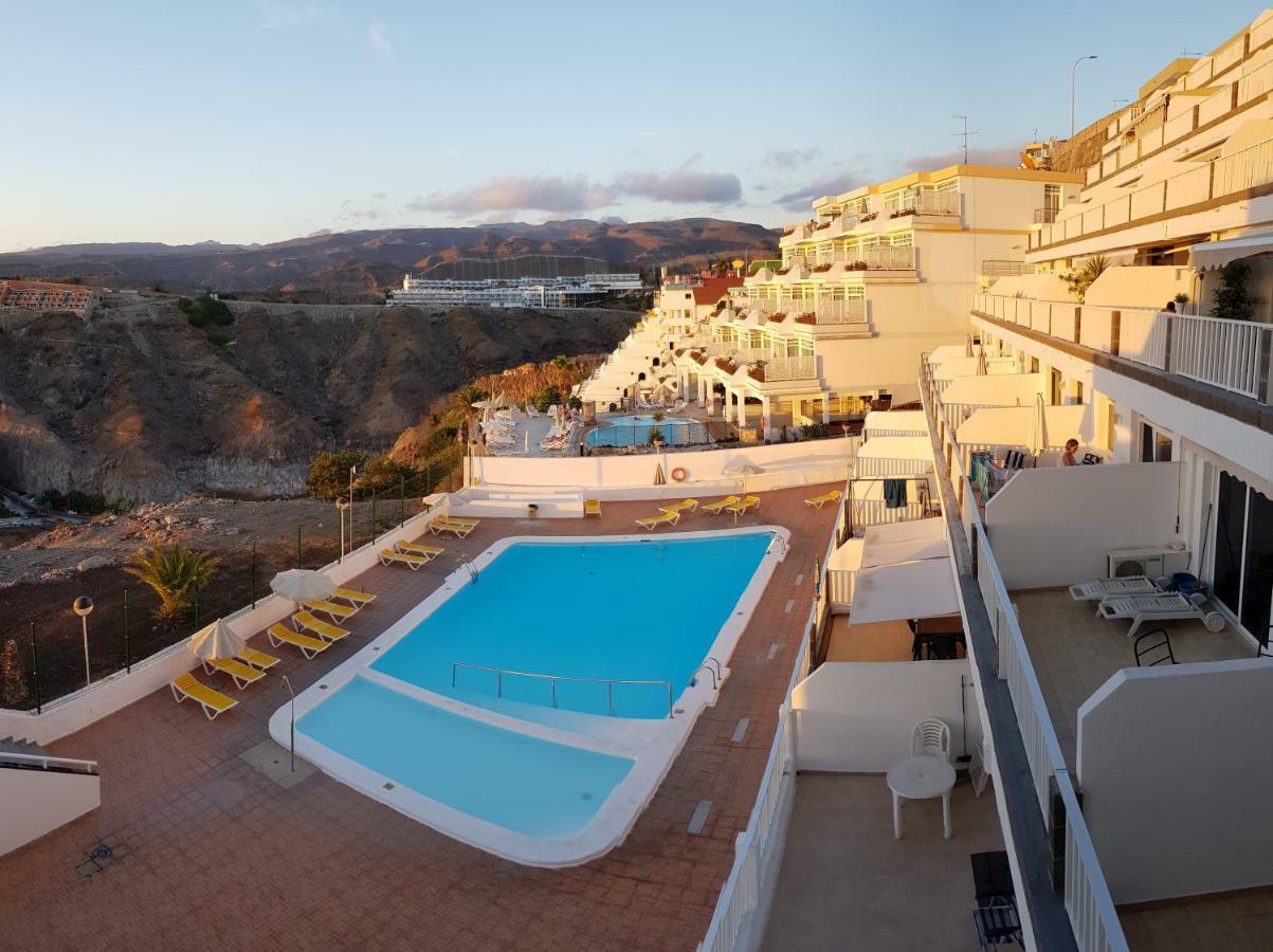 With Terrace Facing Apartamento Amadores