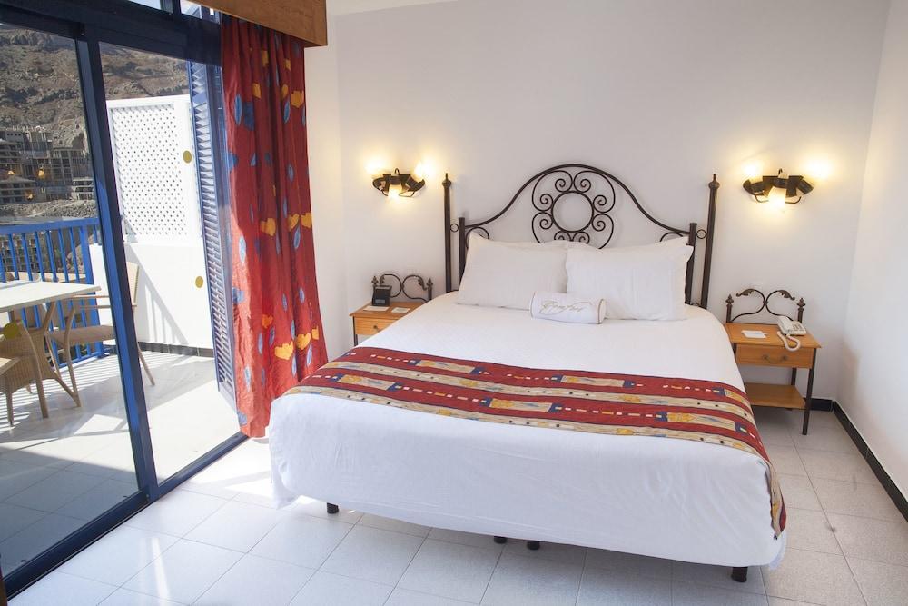 Club Cala Blanca Hotel 3*