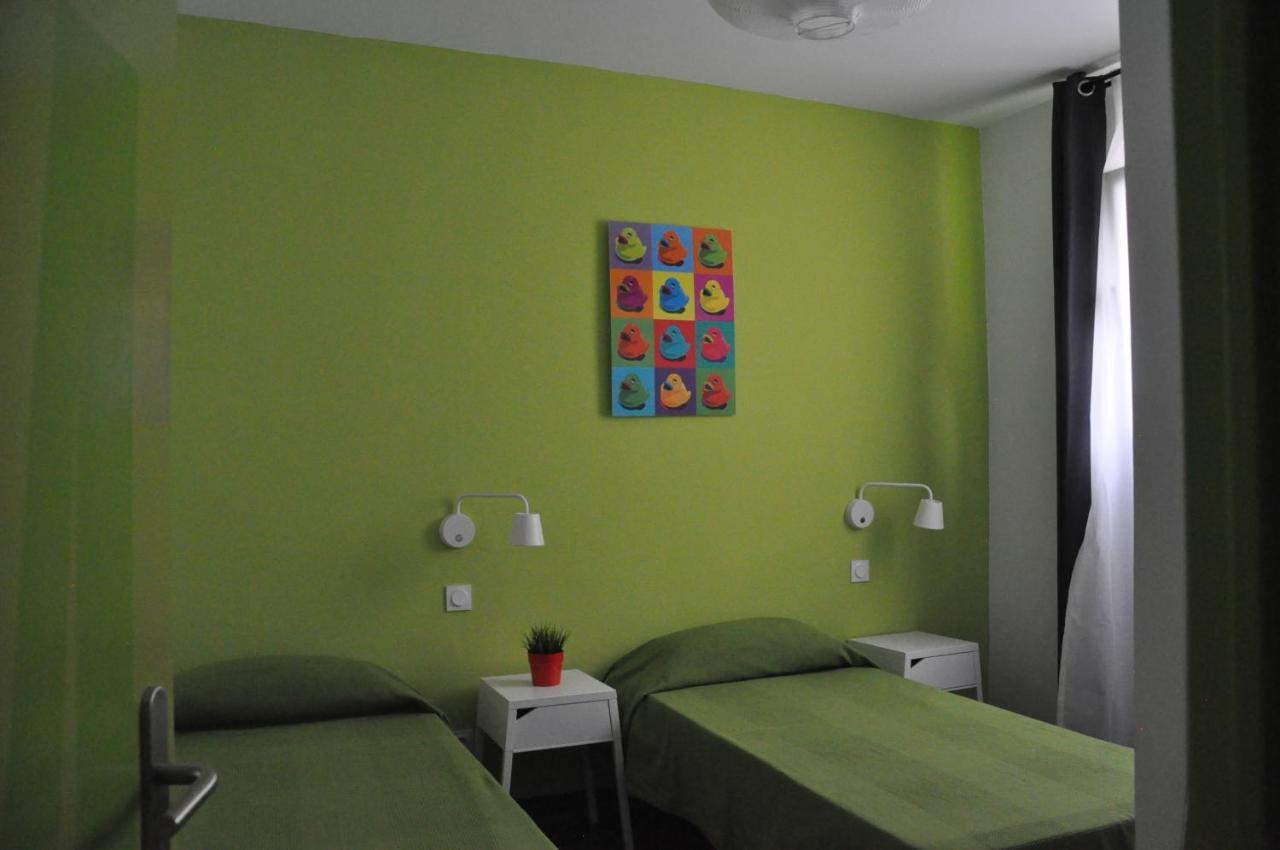 Falow Hostal *