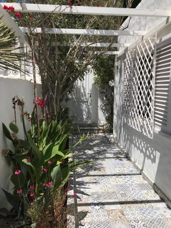 Seaviews And Flowers *