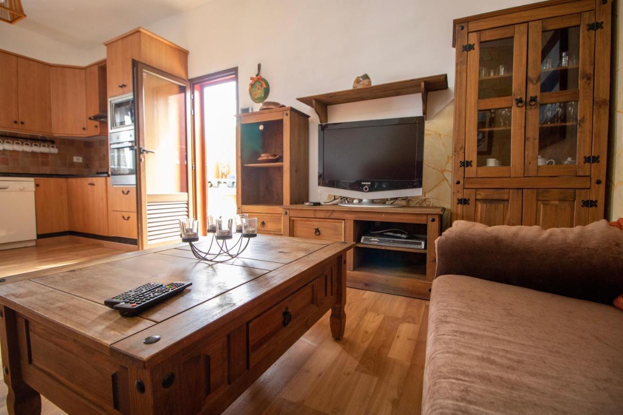 Mountain Sea Views & Pool Appartement