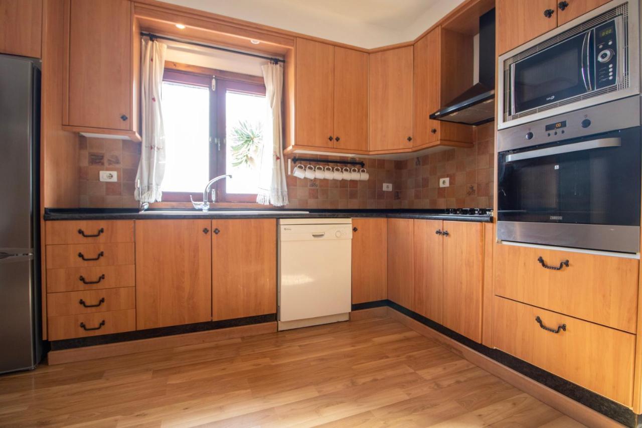 Mountain Sea Views & Pool Appartement