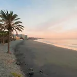 Delightful Front Beach Apartment. Sunrise Views!