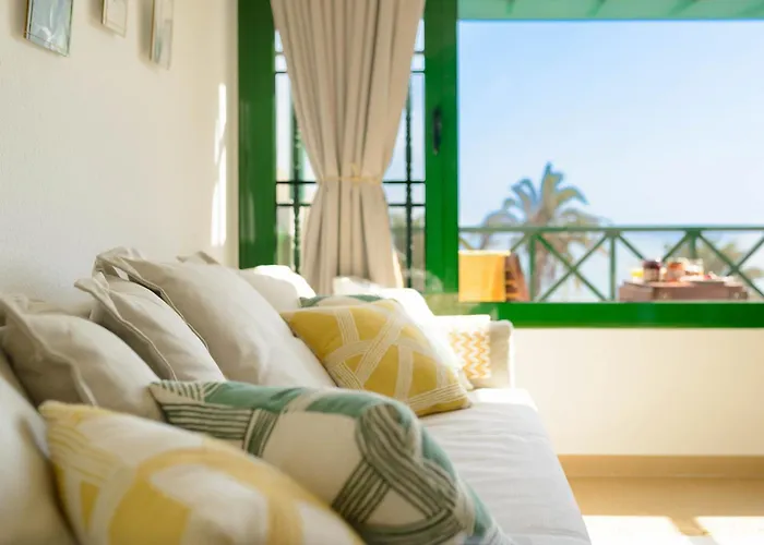 Delightful Front Beach Apartment. Sunrise Views!