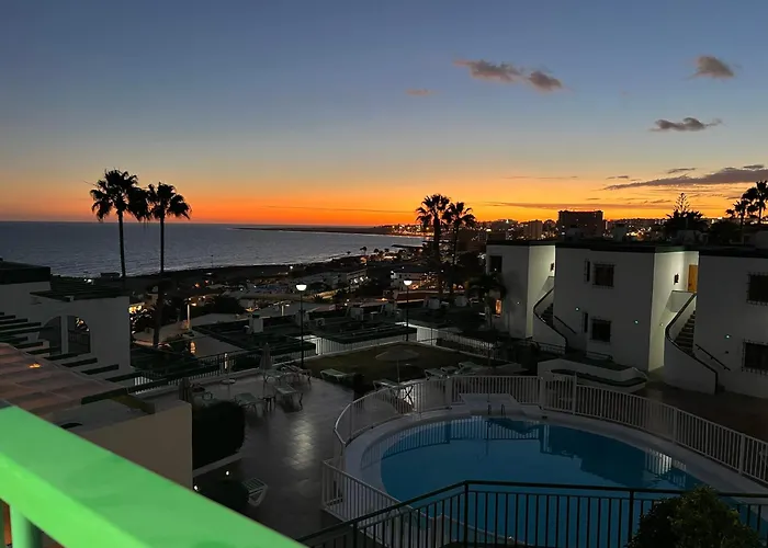 Sea View 2Br Toploctaion Heated Pool 5 Min To Beach