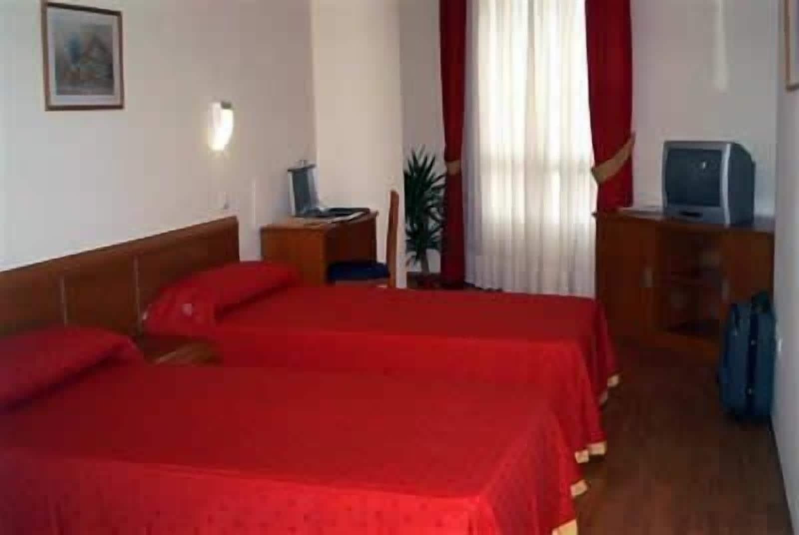 Hotel Avenida De Canarias 2*