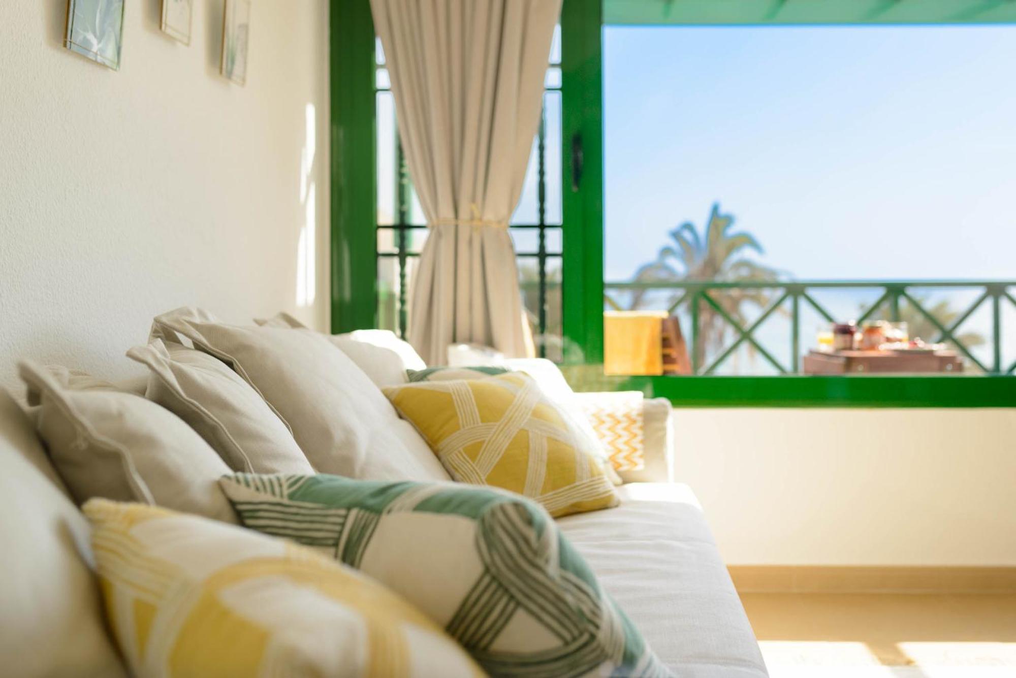Delightful Front Apartment. Sunrise Views! Apartamento