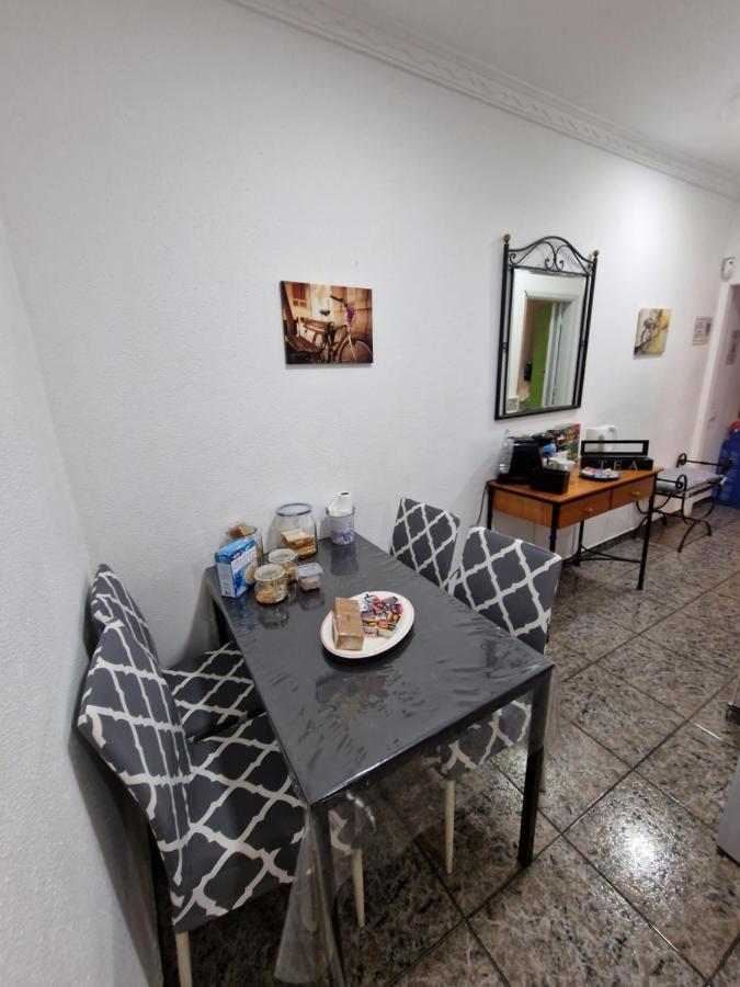 & - Airport Appartement El Burrero
