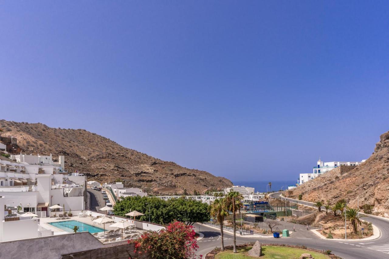 Puerto Rico , Dos Vistas Al Mar Puerto Rico (Gran Canaria)