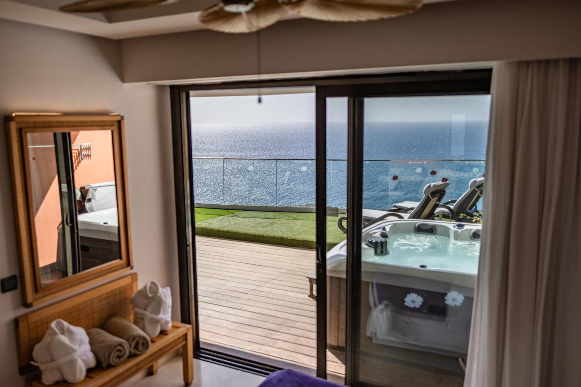 Serenity Amadores Aparthotel 3*