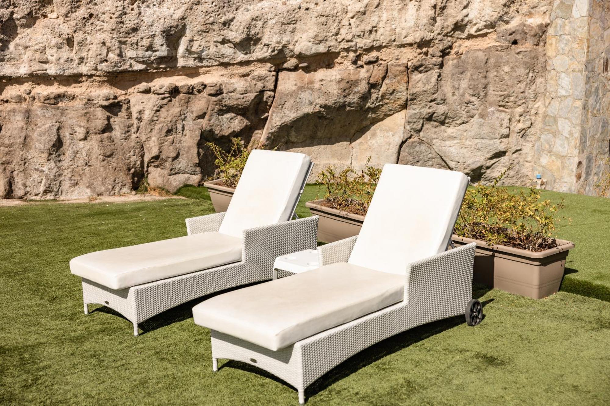 Serenity Amadores Aparthotel 3*