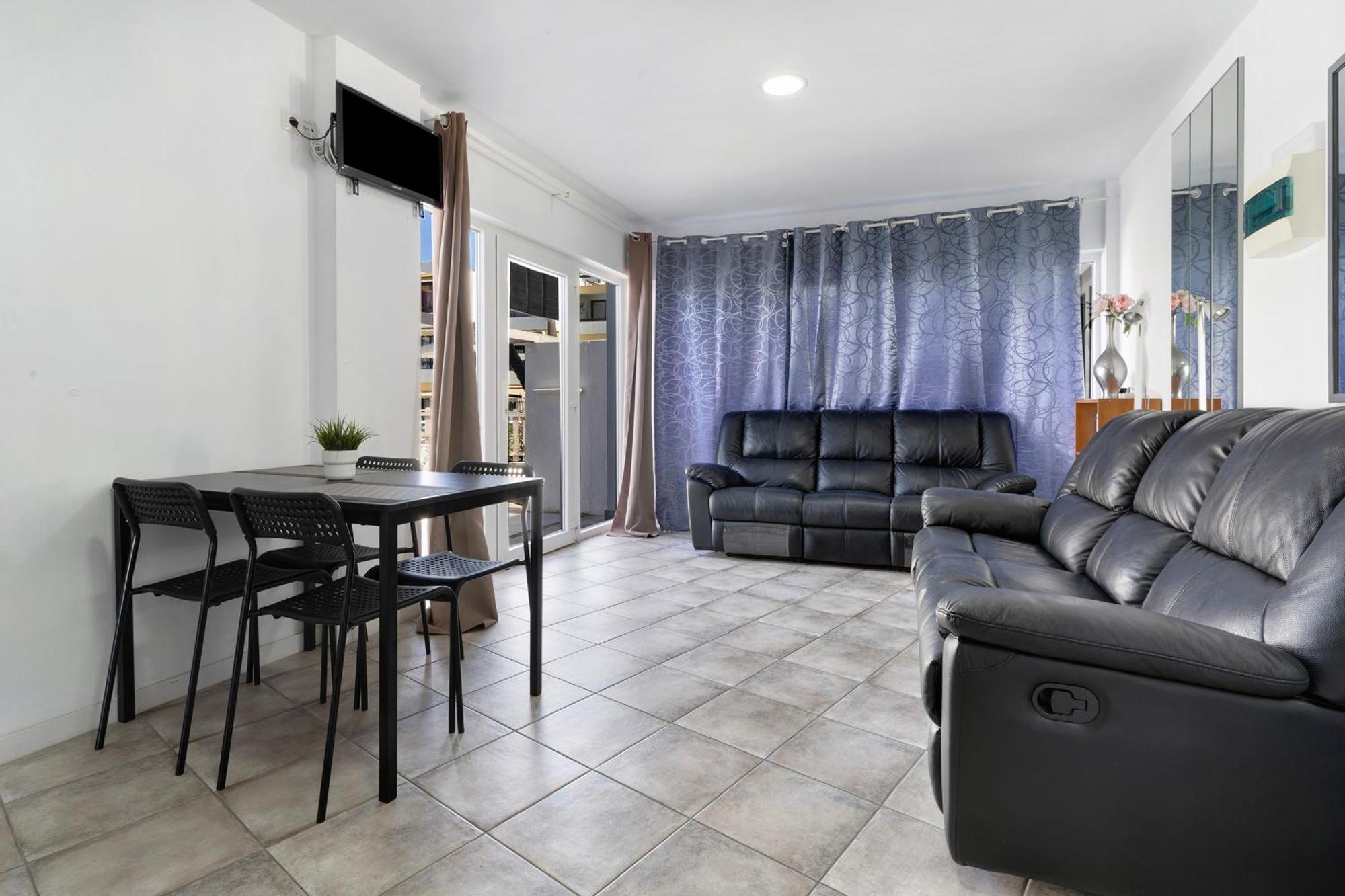 Flores1 Apartment