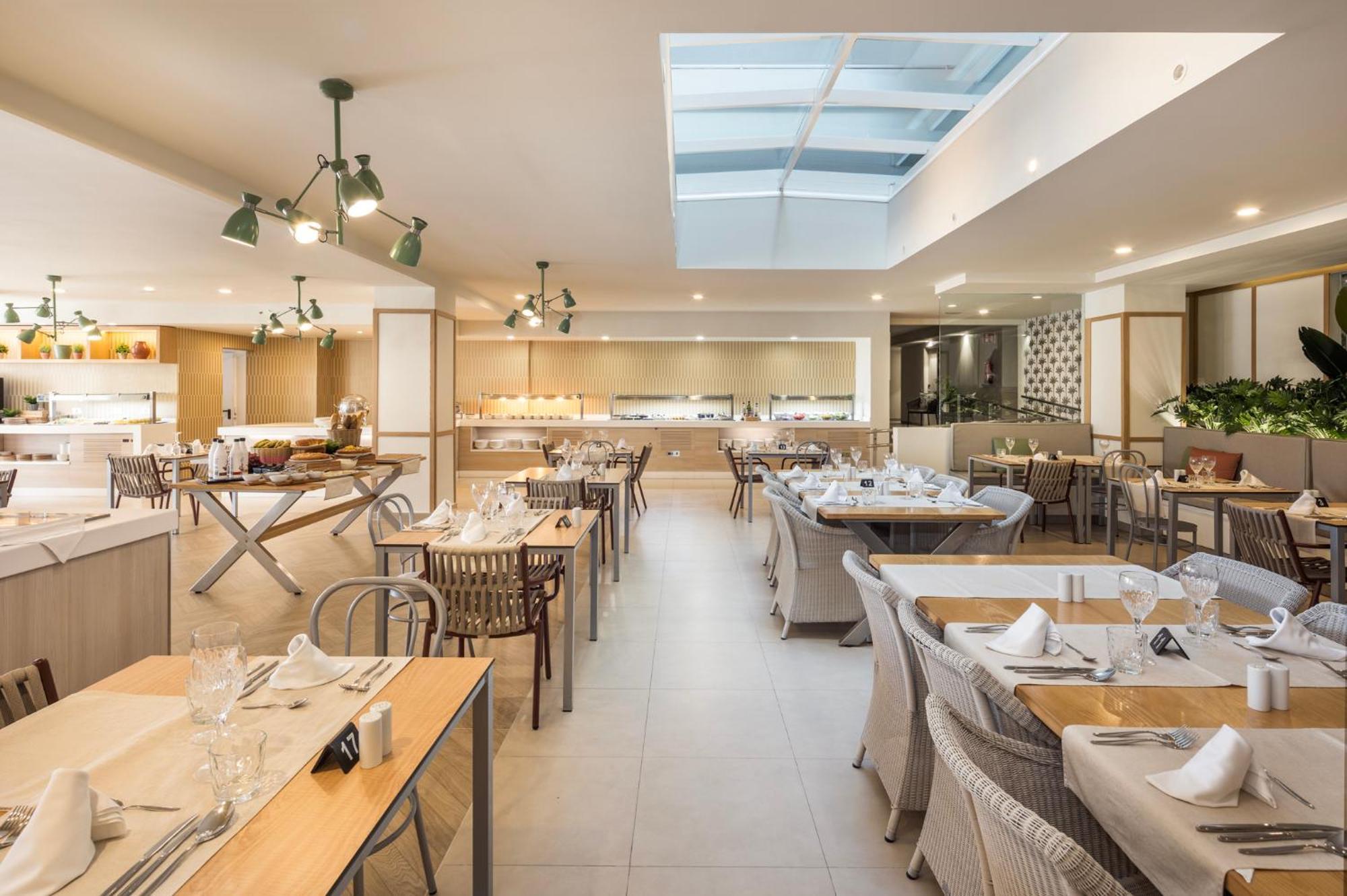 The Anamar 4*