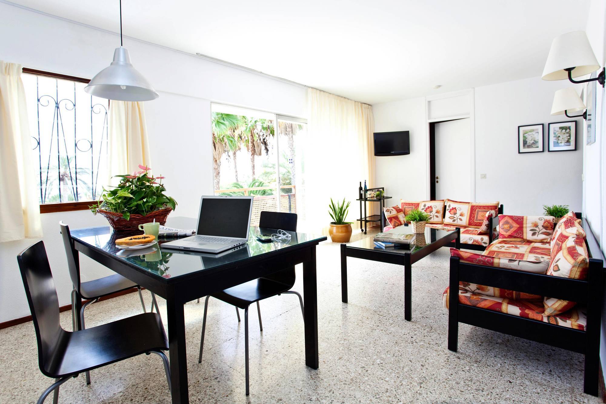 Hotel Rocas Rojas 2*