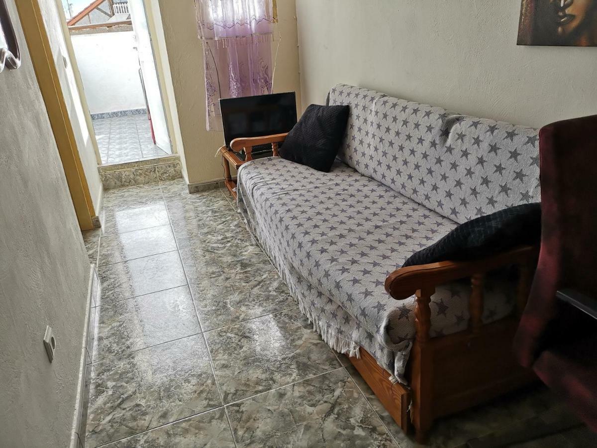 Low Cost Wifi Free Guest house *