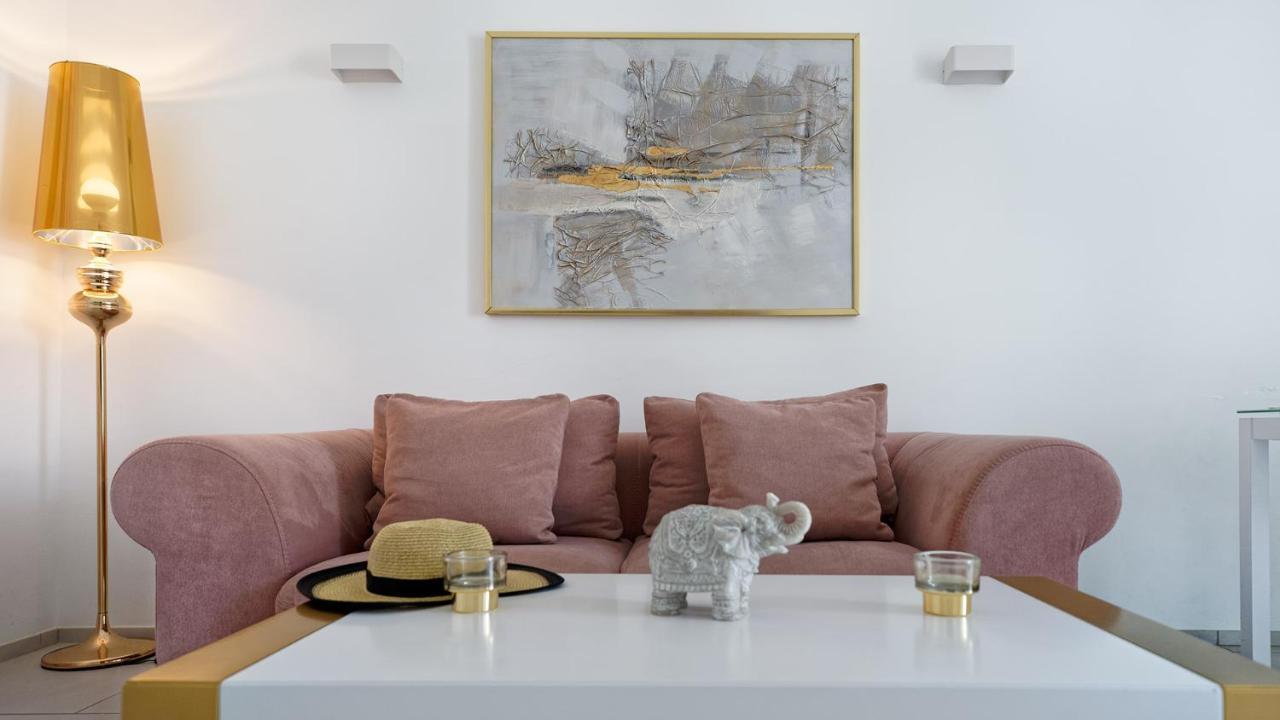 Adonis Apartment