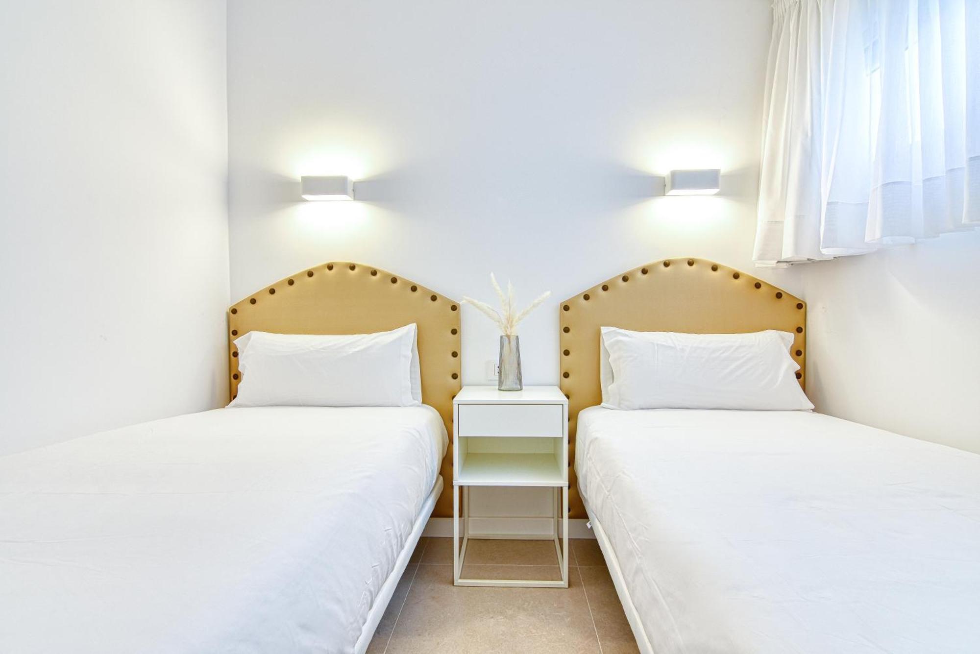 Adonis Apartment