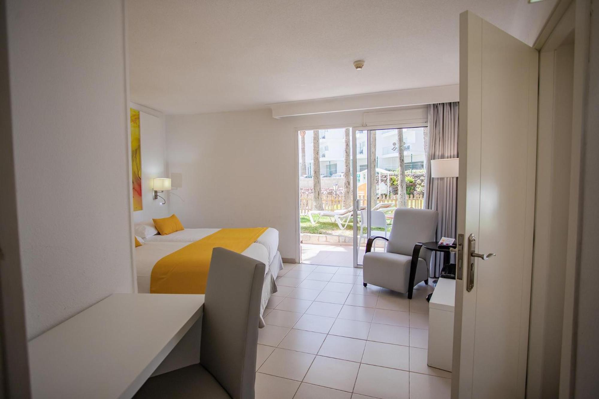 Servatur Waikiki Hotel 4*