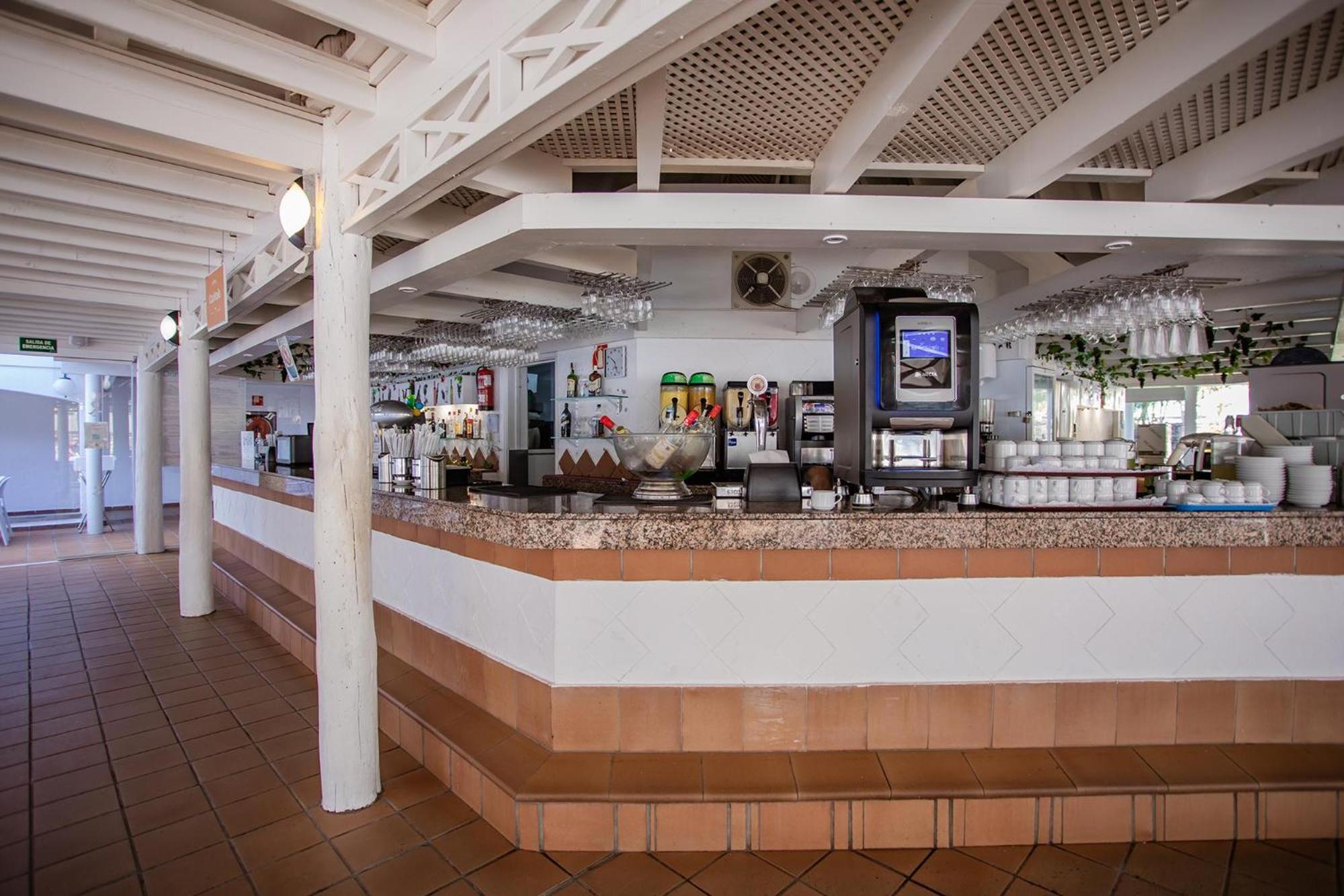 Servatur Waikiki Hotel 4*