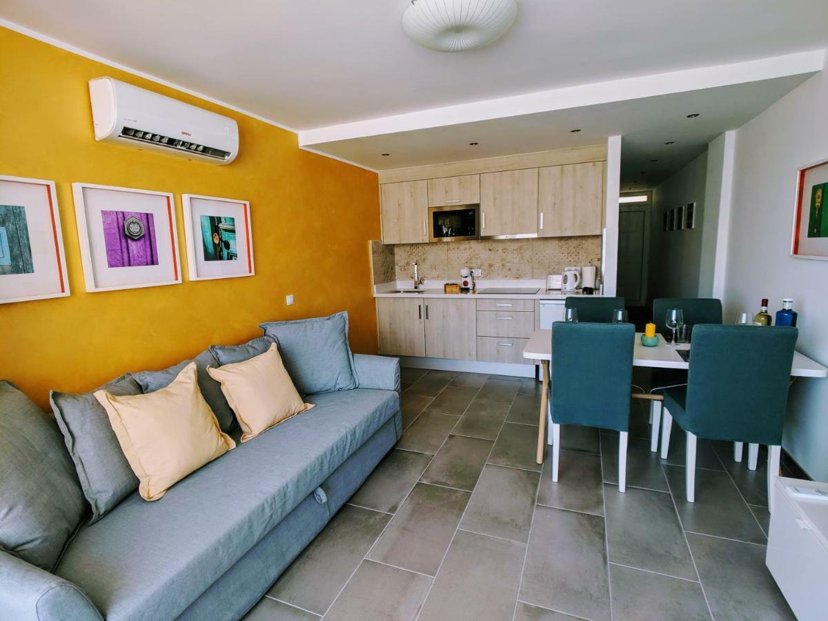 Modern Stylish Apartment *